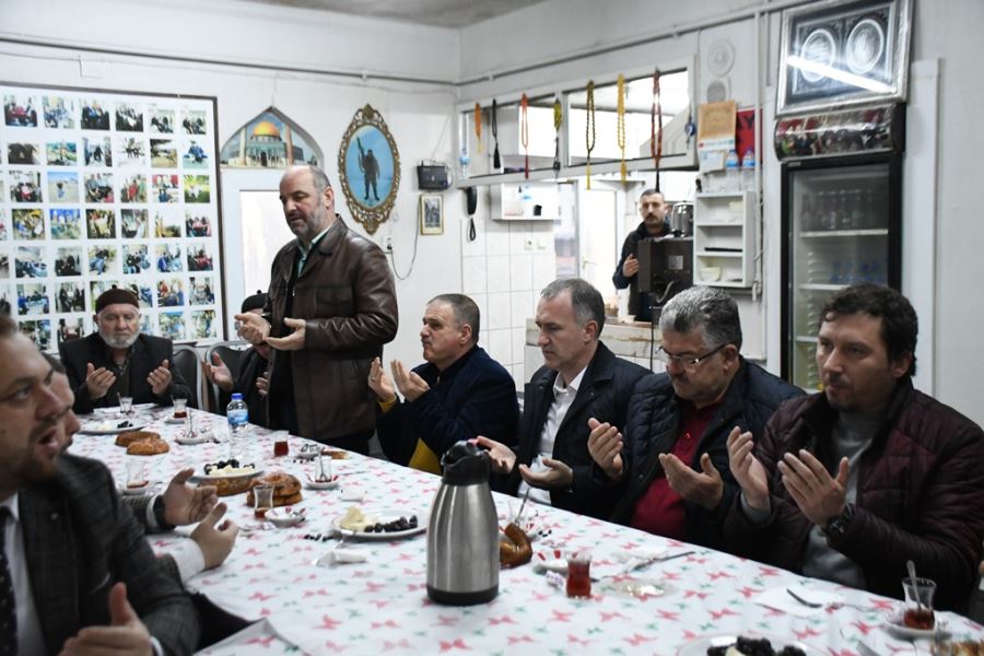 BEREKET SOFRASI HÜRRİYET CAMİİNDE KURULDU