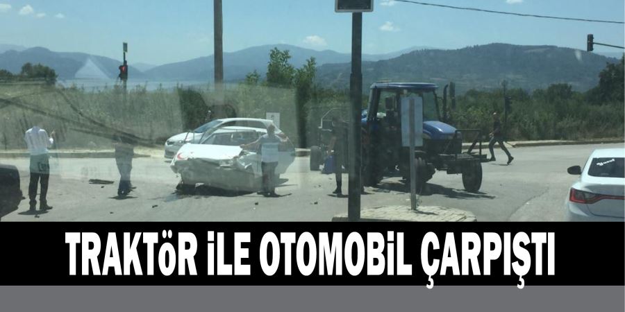 TRAKTöR iLE OTOMOBiL ÇARPIŞTI